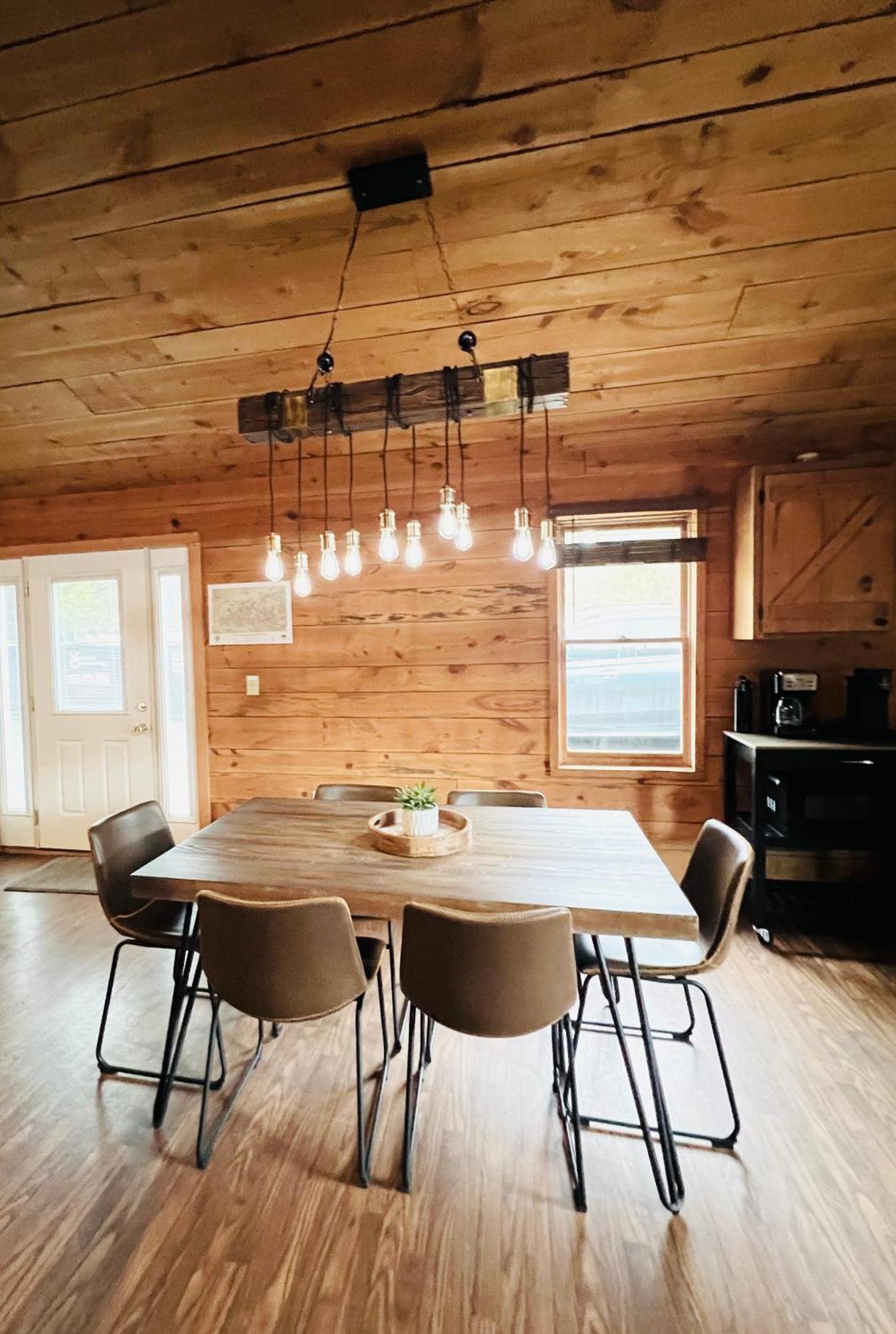 Firefly Fields 2-Acres With Guest House, Game Room, Mountain & River Views 塞维尔维尔 外观 照片
