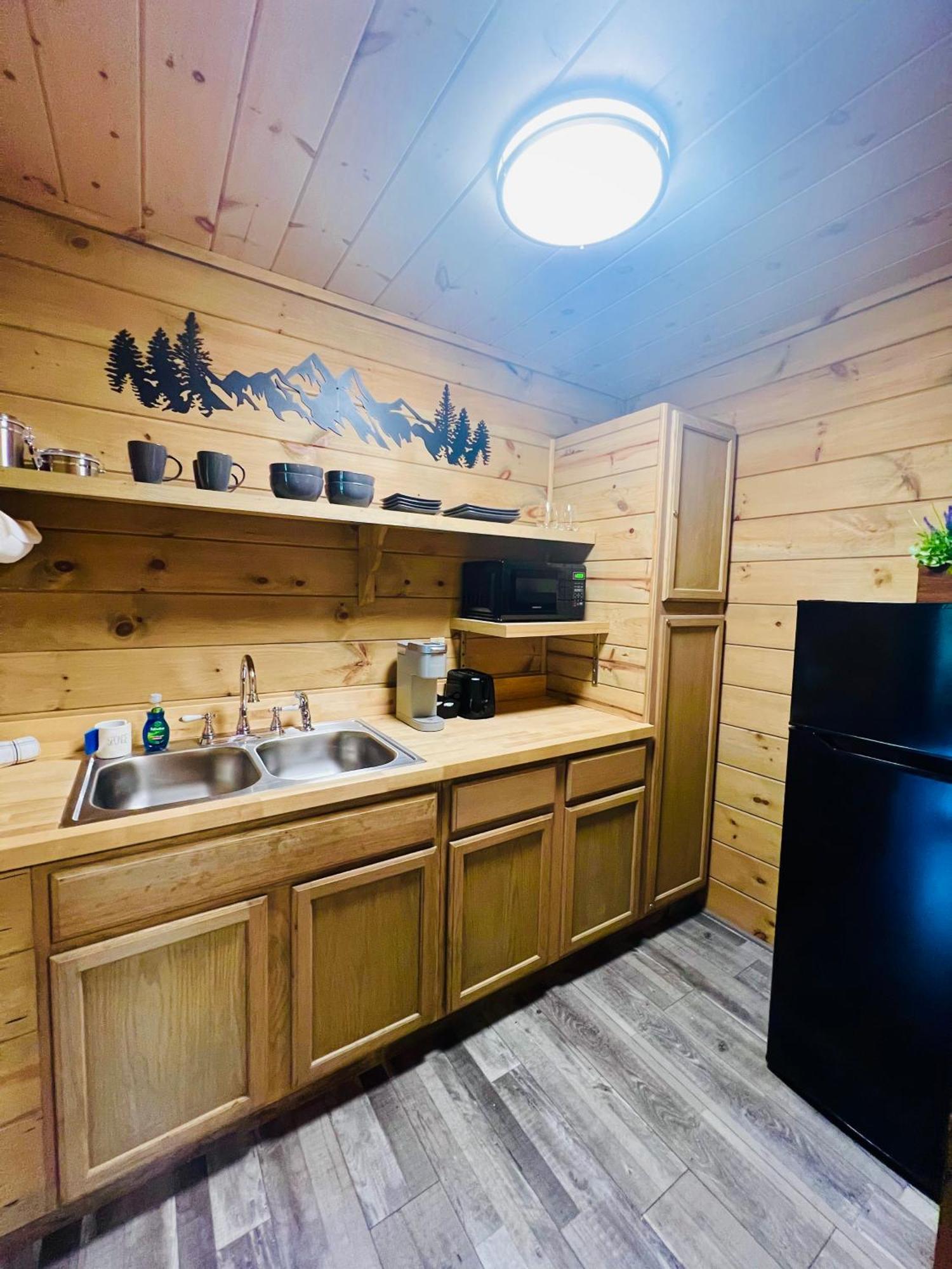 Firefly Fields 2-Acres With Guest House, Game Room, Mountain & River Views 塞维尔维尔 外观 照片