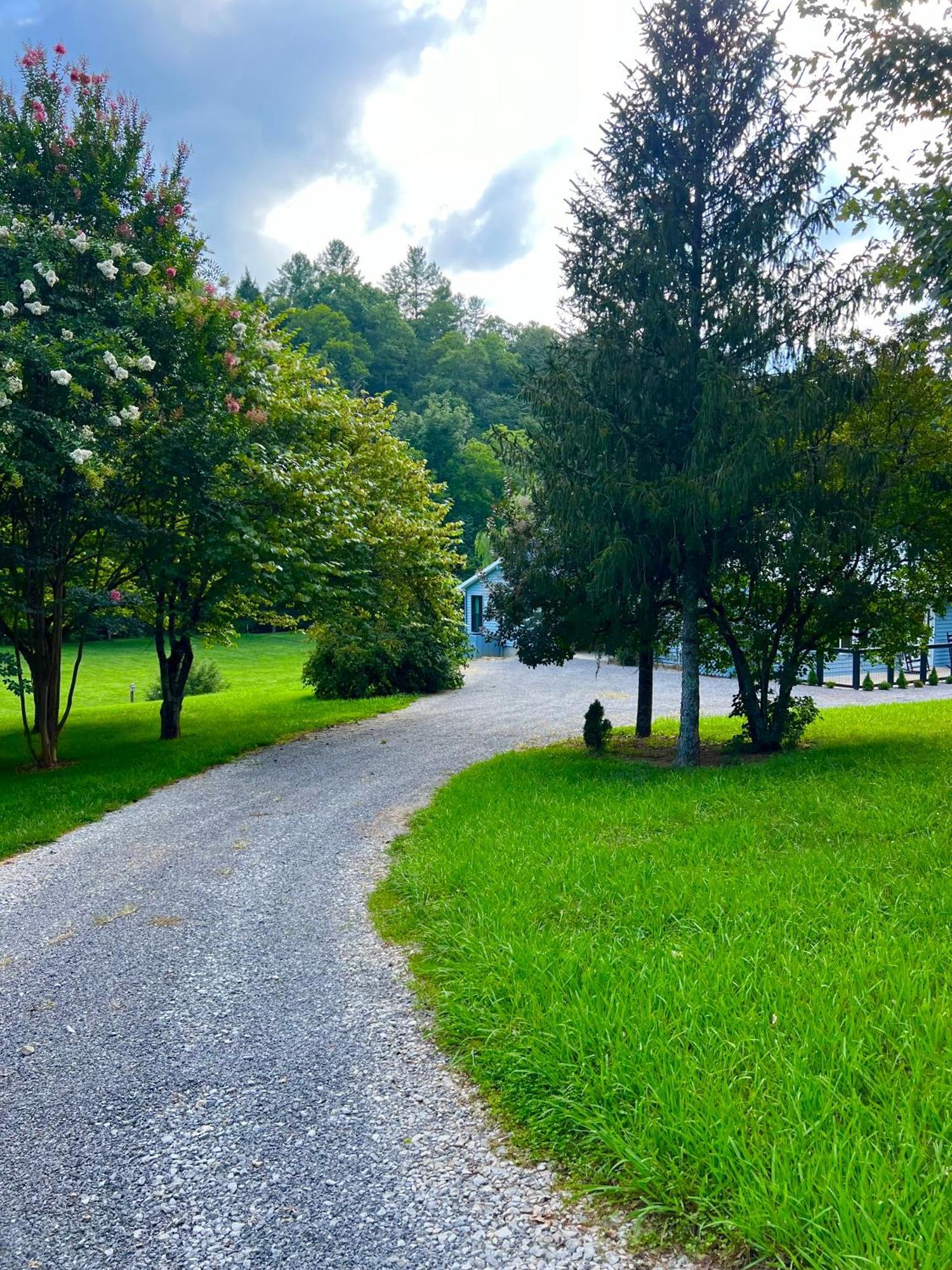 Firefly Fields 2-Acres With Guest House, Game Room, Mountain & River Views 塞维尔维尔 外观 照片