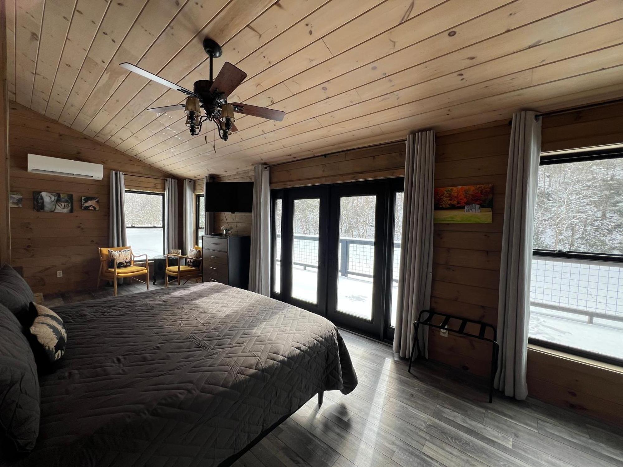 Firefly Fields 2-Acres With Guest House, Game Room, Mountain & River Views 塞维尔维尔 外观 照片
