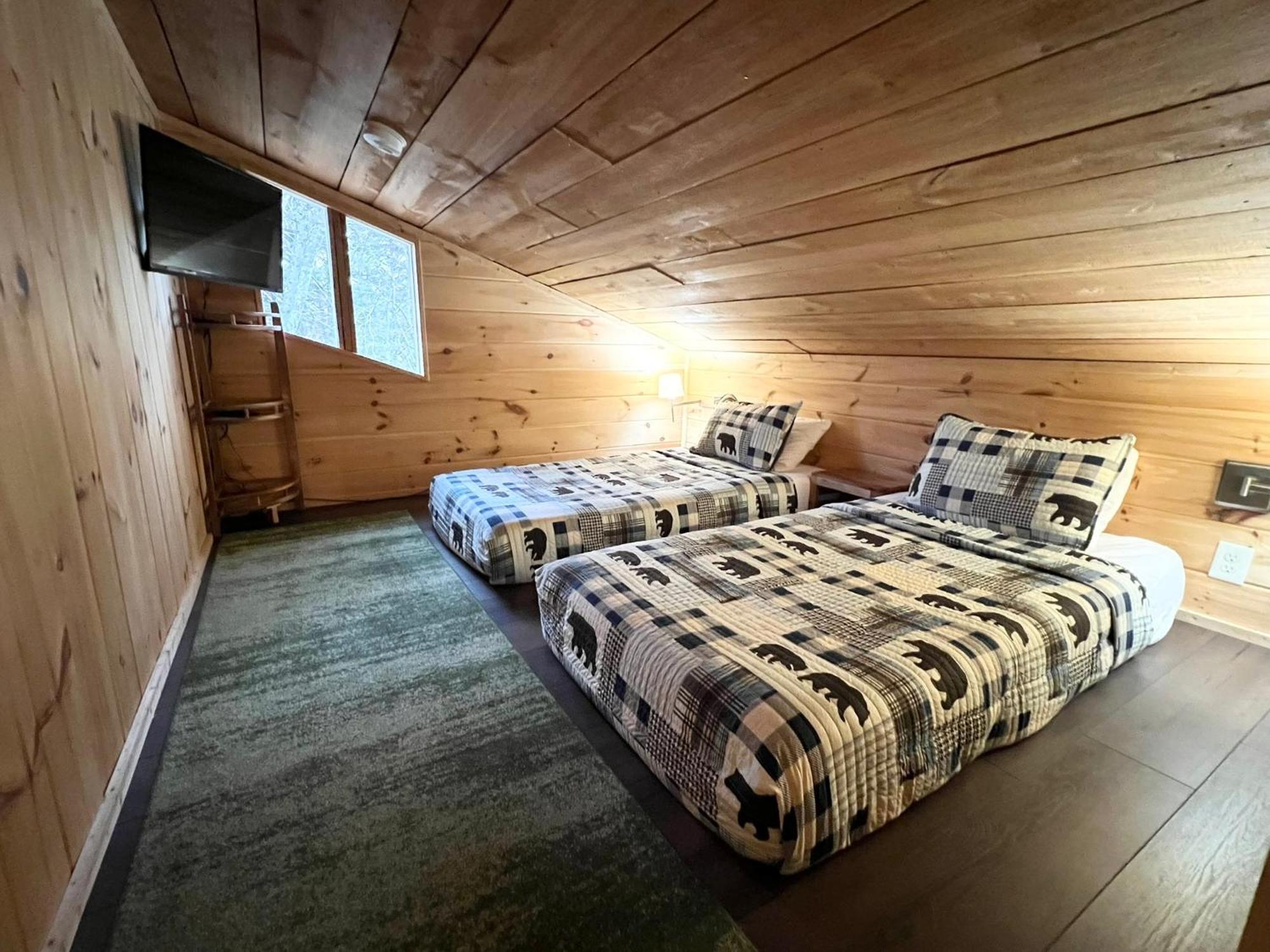Firefly Fields 2-Acres With Guest House, Game Room, Mountain & River Views 塞维尔维尔 外观 照片