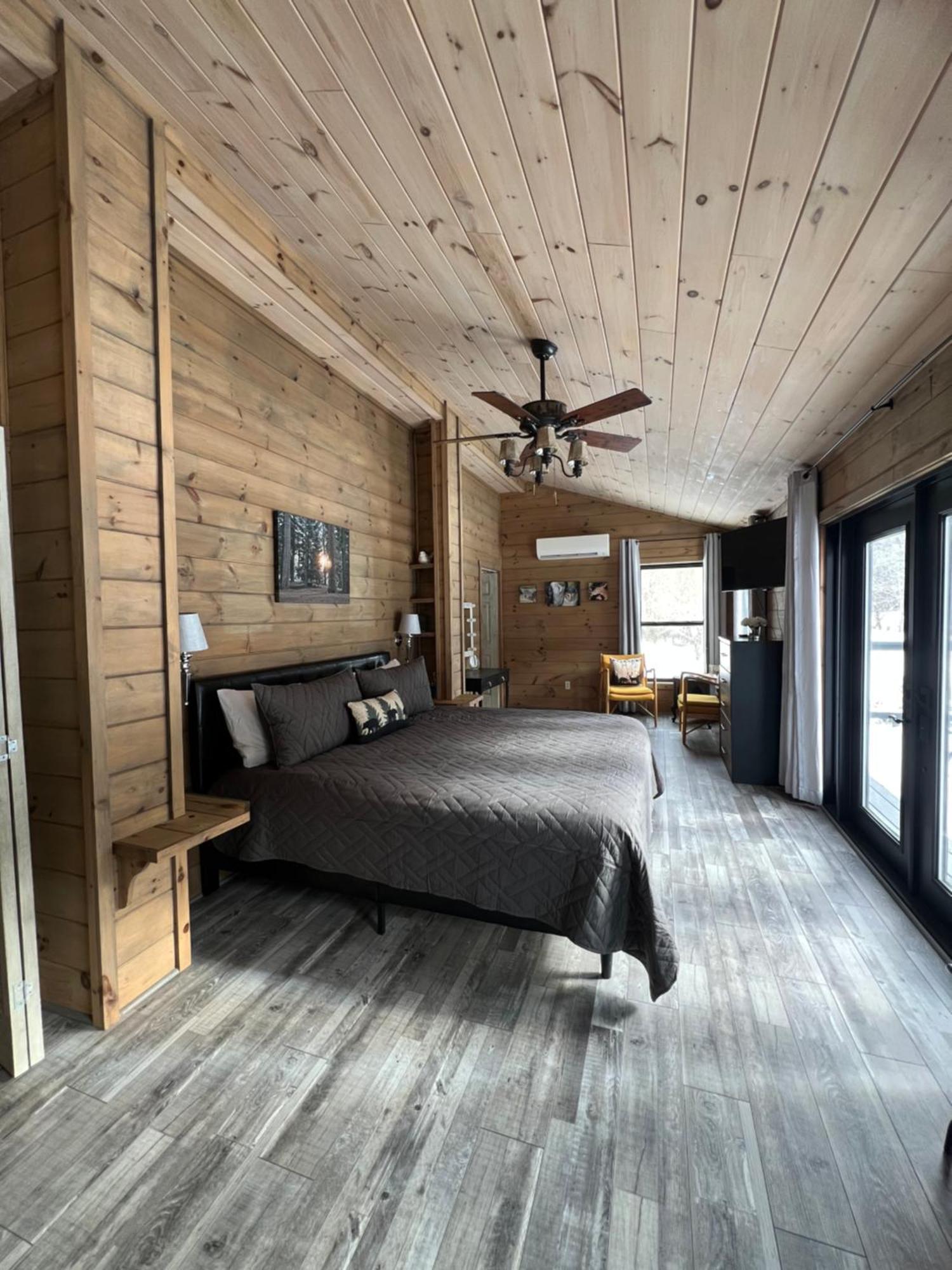 Firefly Fields 2-Acres With Guest House, Game Room, Mountain & River Views 塞维尔维尔 外观 照片