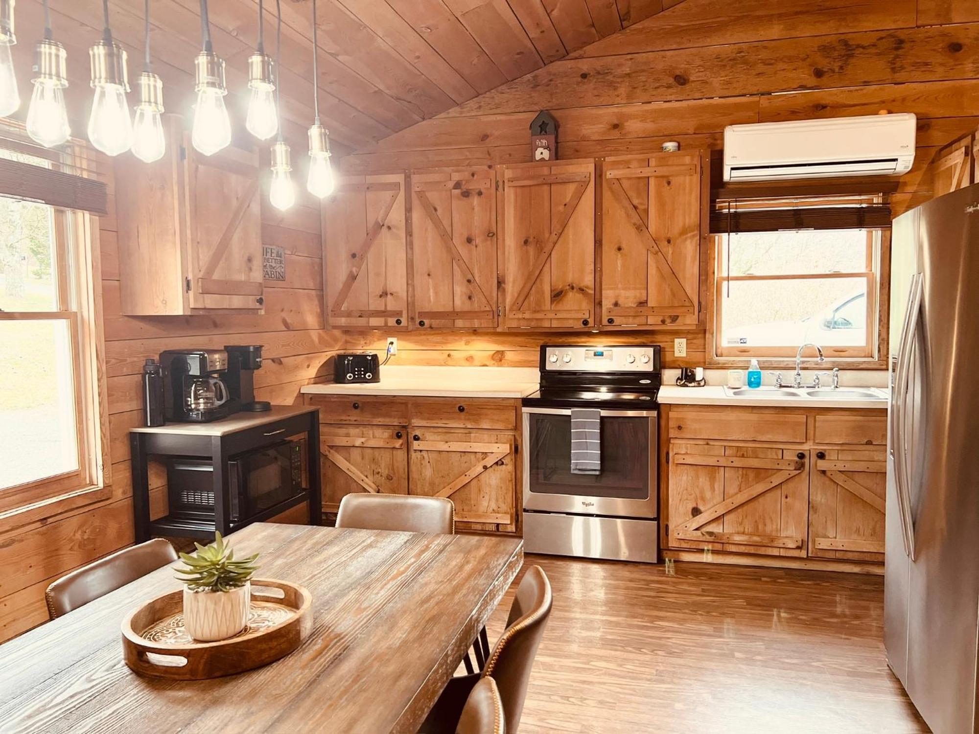 Firefly Fields 2-Acres With Guest House, Game Room, Mountain & River Views 塞维尔维尔 外观 照片